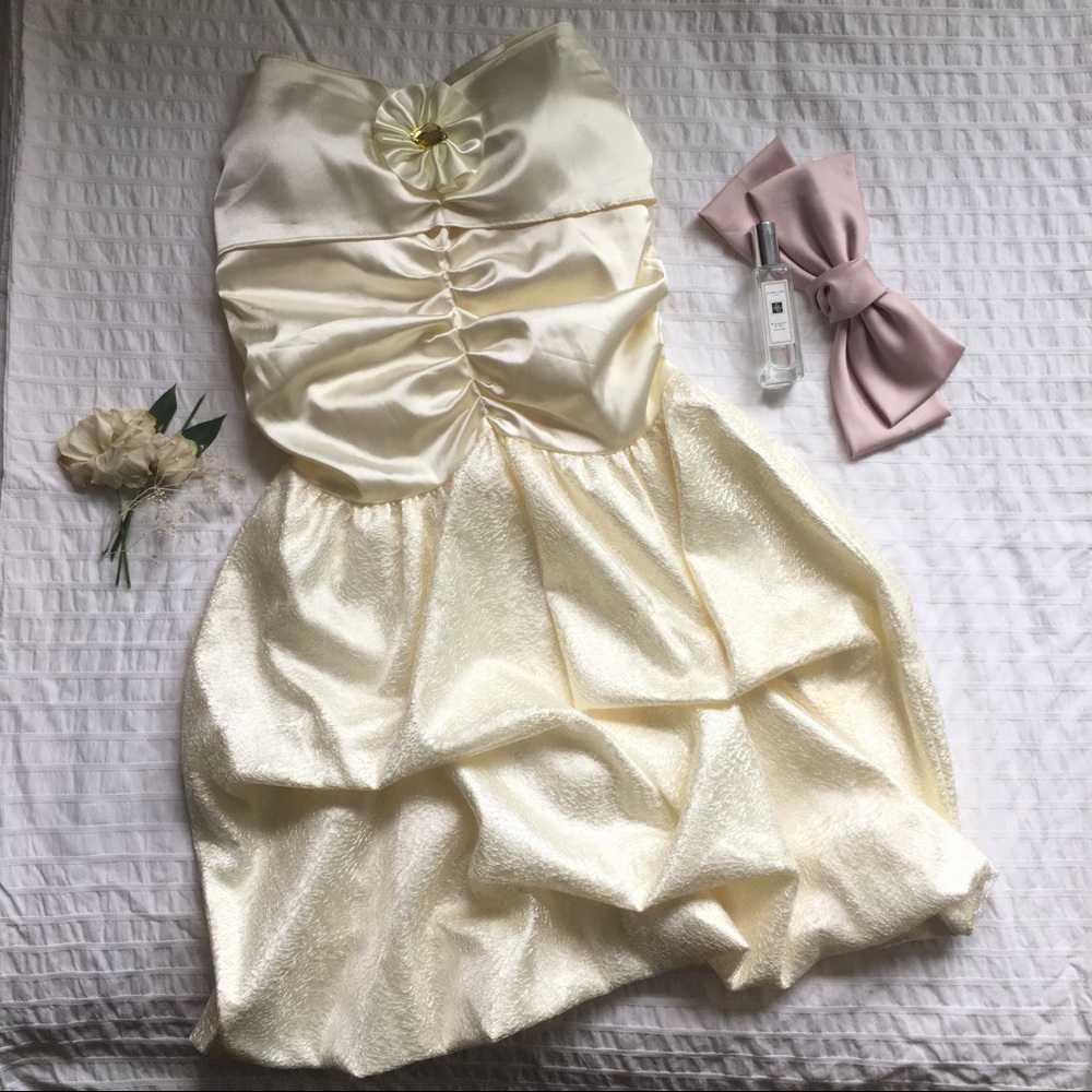 Cocktail bubble strapless dress